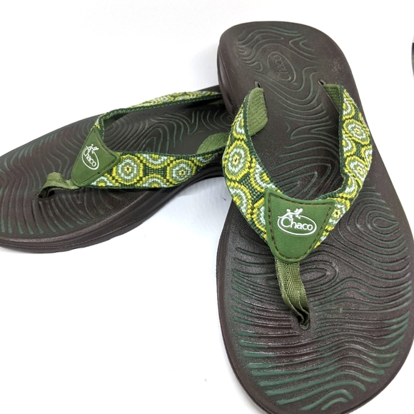 chaco flip flops amazon